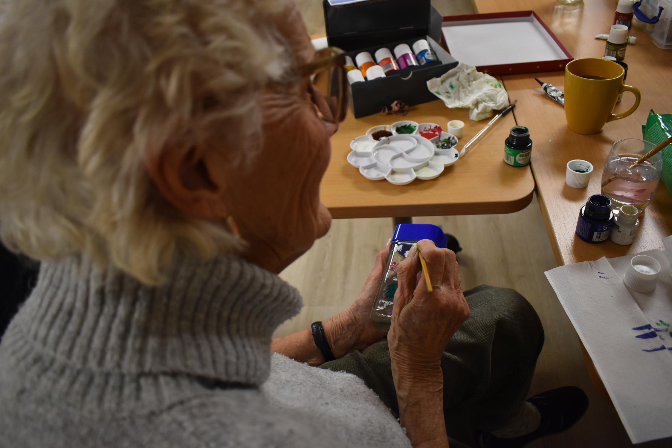 Hillary Time To Create Glass Painting