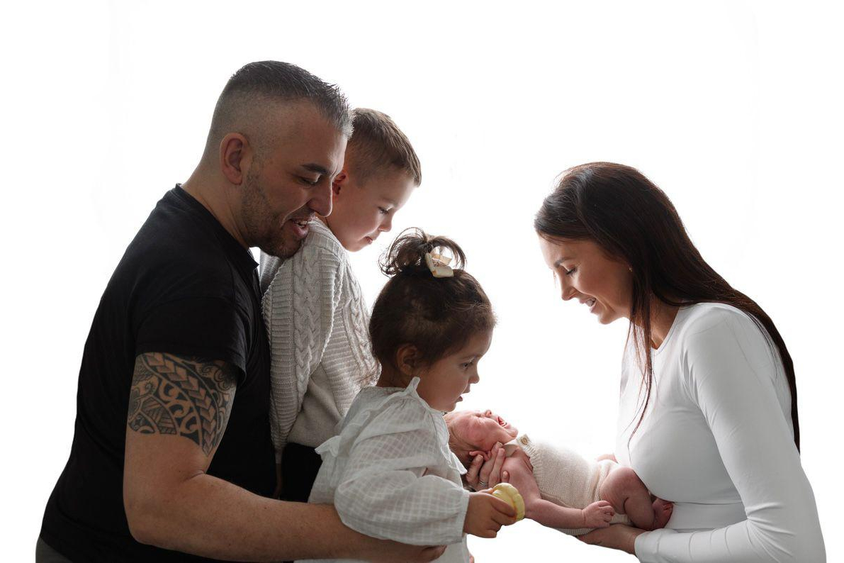 Alex And Ruth Miles With Their Children Mason, Layla And Bailey